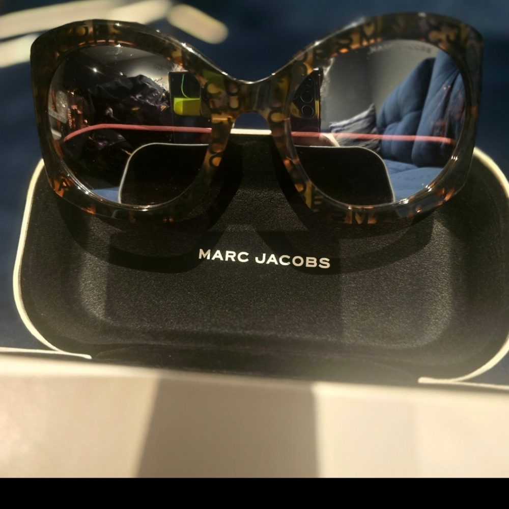 Marc Jacobs Women's Brown Patterned Sunglasses NWT - image 1